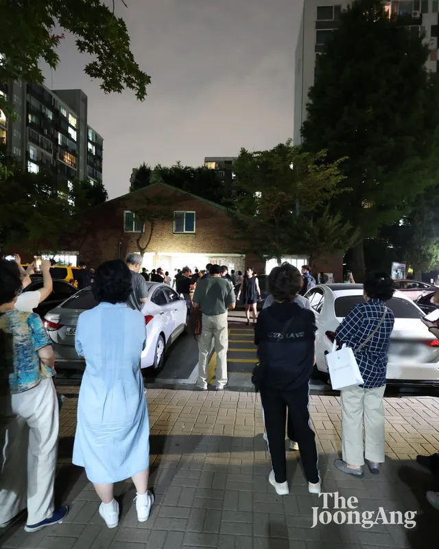 제9회 전국동시지방선거 및 국회의원 재보궐선거 본 투표 당일인 3일, 서울 송파구 잠실7동 제2투표소의 투표가 오후 10시까지 연장됩니다.

이