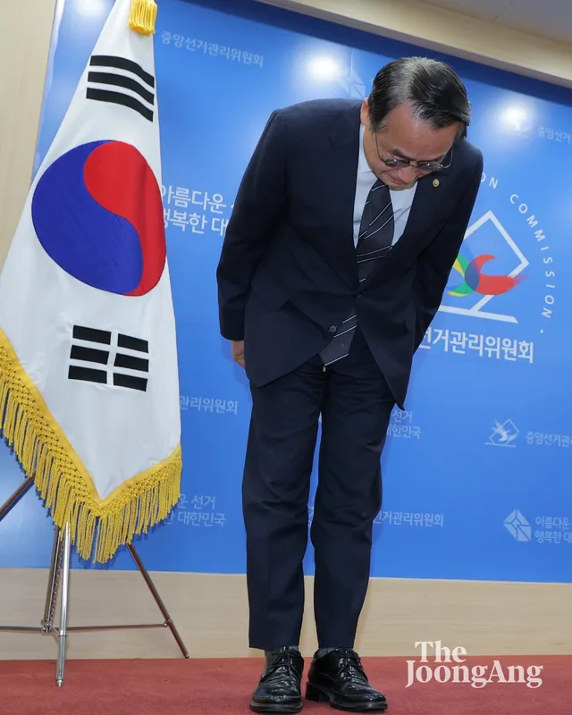 제9회 전국동시지방선거 및 국회의원 재보궐선거 본 투표 당일인 3일, 서울 송파구 잠실7동 제2투표소의 투표가 오후 10시까지 연장됩니다.

이