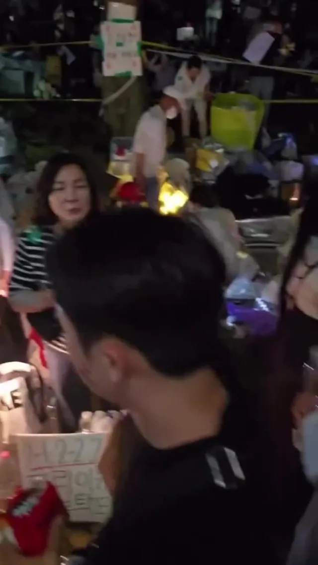 누군가 시키지도, 강요하지 않았음에도 나서서 자원봉사 해주시는 분들 덕분에 힘이 납니다!

이렇게 많은 인원이 몰렸는데도 사고 하나 없는 것은 