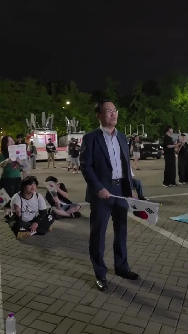 충주시장 선거 소청만 선관위에서 받아들여졌습니다. 왜 그럴까요? 낙선한 민주당 후보가 신청했기 때문입니다.

선관위는 끝까지 민주당 편입니까? 