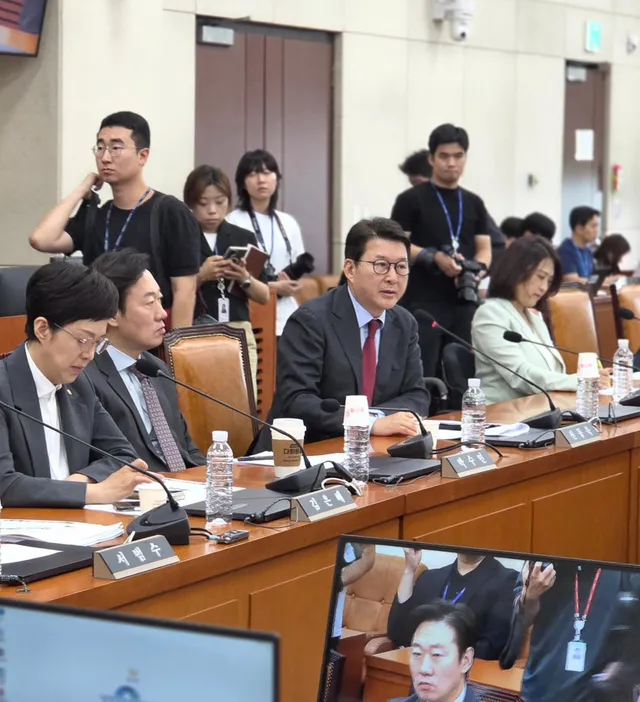 이번 지방선거에서 발생한 국민 참정권 훼손 문제의 진상을 규명하기 위한 국정조사 특별위원회가 오늘 첫 회의를 열었습니다.
이번 사태는 단순한 선