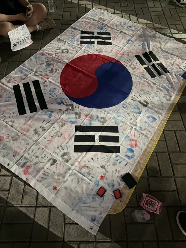 그리스도께서 우리를 자유롭게 하려고 자유를 주셨으니 
그러므로 굳건하게 서서 다시는 종의 멍에를 메지 말라.
- 갈라디아서 5장 1절 -