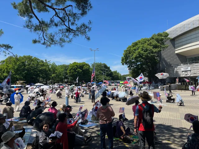 애둘 등원 후 올공도착🫡 하원시간 전까지 열심히 목소리내다 가겠습니당! 오늘은 오전에 닭꼬치차 나와있네요 킁킁🐷