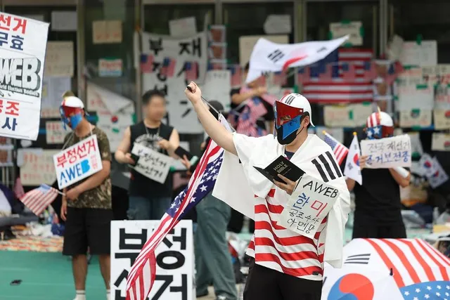 '올공 시위' 3주째 : 잠실 개표소 봉쇄로 선수는 '태극마크 없는 유니폼...

잠실 개표소 봉쇄 시위가 19일째 이어지면서 올림픽공원(올공)