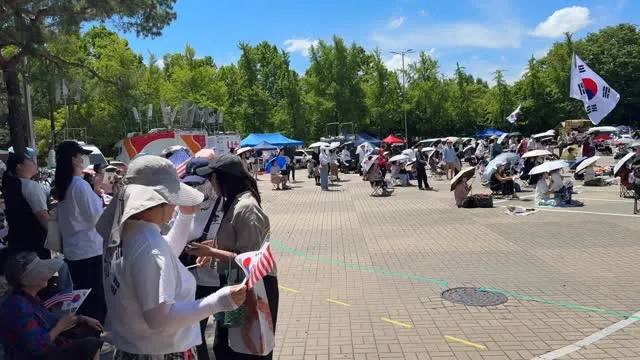 땡볕에서 고생하시는 어르신들을 위해 의자 나눔 해주신 분께 감사드립니다❤️❤️❤️❤️❤️