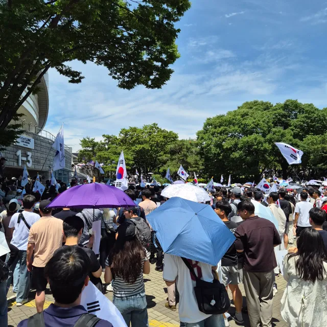 첫날부터 어제까지의 올공
소신껏 말해보자면 다들 지쳐보인다
새로운 사람들보다는 늘 보던 얼굴들
안타깝다 아쉽다의 마음보다는 미안하다
역사는 분명