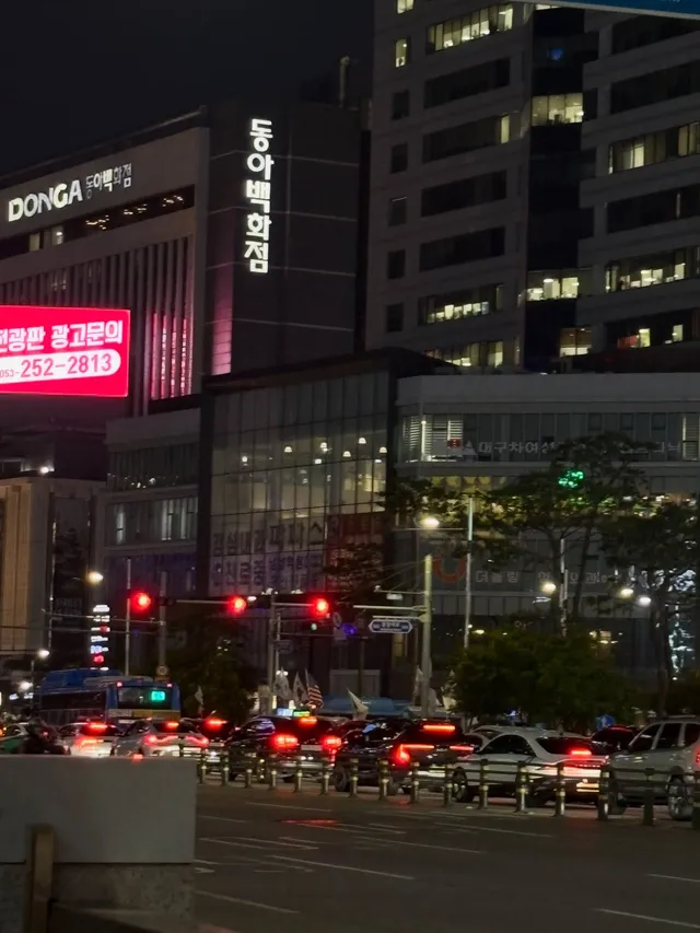 어제 집에가는 길에  부정선거! 소리나서 뭐지? 하고 따라 갔는데 너무 멋있더라...... 
젊은 친구들도 많고 가족, 커플, 애기들 데리고 같