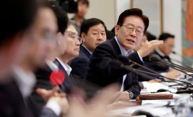 나경원 의원이 당황한 기색을 숨기지 못하고 있습니다.

대통령이 선관위의 부정부패를 모두 끄집어 내 수사하라고 지시하면서

강원도 선관위 위원장