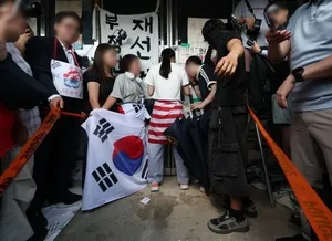 잠실개표소 막은 ‘올다르크’ 쫓는 경찰, 아직 신원 파악 못해

[헤럴드경제=채상우 기자] 여야 합의에도 잠실개표소를 막아서 화제가 된 이른바 
