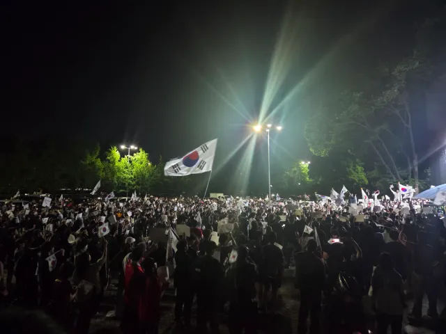 언론은 침묵하지만,
모두가 증인입니다.