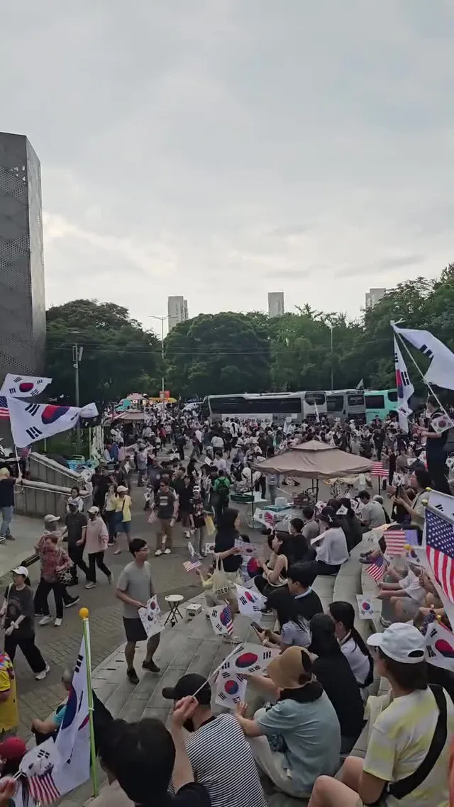 오늘도 역대급 사람 많은듯~
정말 든든한 애국시민들 많이 나오셨음.
부정선거 재선거!
당일투표 수개표!
진실은 밝혀진다~~~