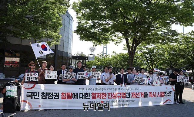 장로회 합신 신학자·목회자·신학생 시국선언 … "국민 신뢰 회복 위한...

6·3 지방선거 투표용지 부족 사태로 촉발된 잠실 개표소 집회가 1