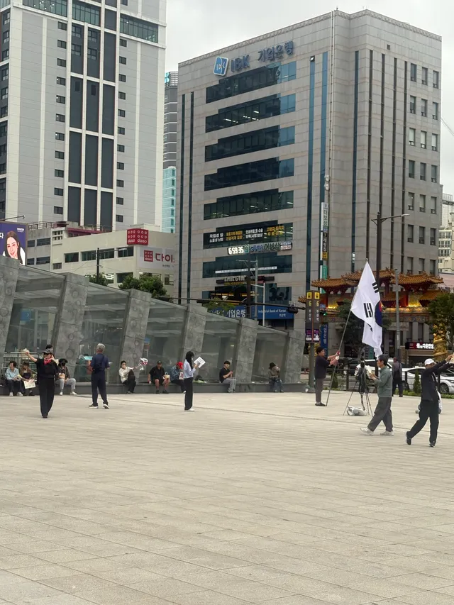 지금은 #부산역광장 
얼른 오세요

부정선거 재선거 당일투표 수개표
포괄적 차별금지법 반대
