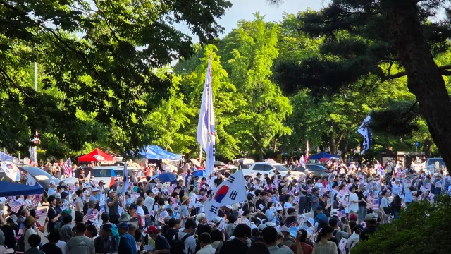 월요일이라 걱정되고
비 와서 걱정되고
더워서 걱정되고 ㅜㅜ
뭐 하는 건 없어도.. 올공에 안 올 수 없단 말이지..
출첵이라도 하고 가야 할 것