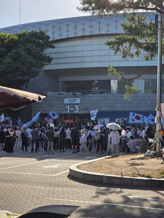 퇴근시간 걸쳐서 오니 나올땐 사람들이 점점 차는걸 보고 갑니다! 모두 화이팅!🔥