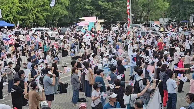 해 들어가니 사람 점점 늘어남!!