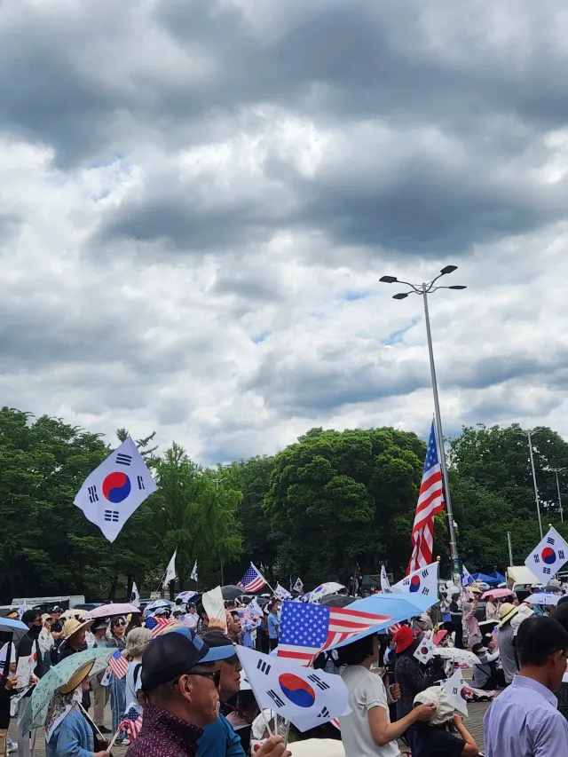 6월 21일 14시 35분
애국자 한국인 계속 늘어나고 있습니다.
