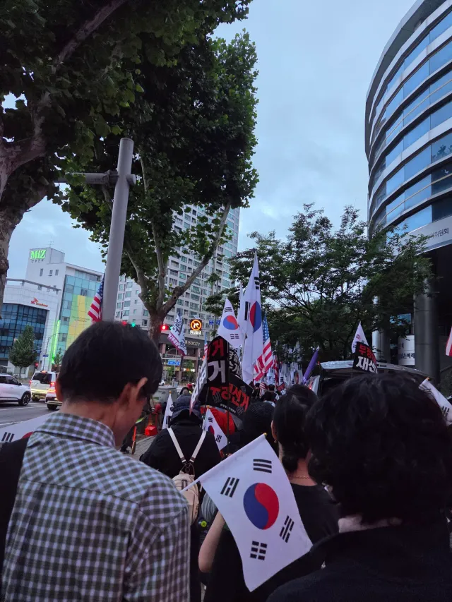 오늘도 행진 다녀왔습니다 !! 
부정선거 재선거 !! 당일투표 수개표 !!
보수의 심장 대구시민이라 자랑스럽습니다 🇰🇷🔥❤️
