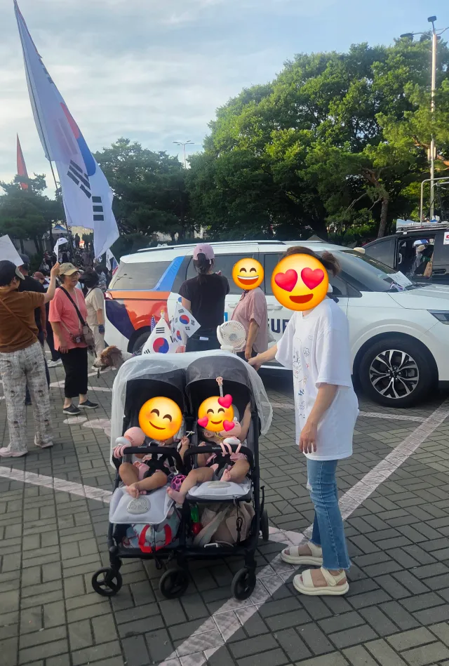 쌍둥이를 데리고 혼자 찾아 오신 어머니