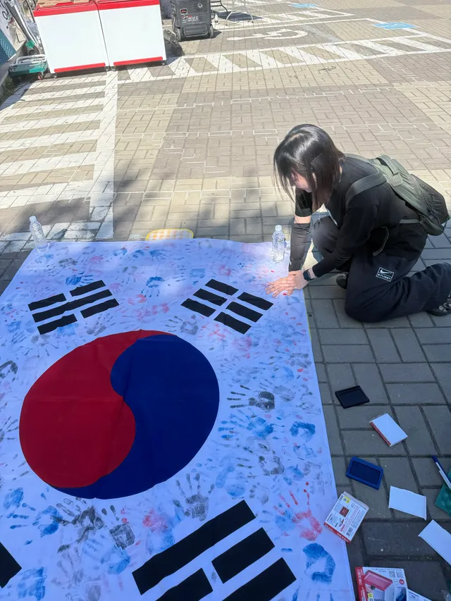 분리수거 자봉 퇴근! 오늘 첨으로 분리수거존 외에 태극기 손도장, 내향인존 체험해보았듭니다...!
