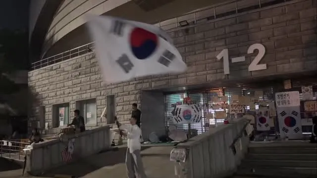 그 자리에서 묵묵히 올공을 지키는 이유는
도무지 발이 안떨어지기 때문일거야
특히 좋을 때는 애국가 제창 후에 “대한민국 만세!”를 외치며 모두가