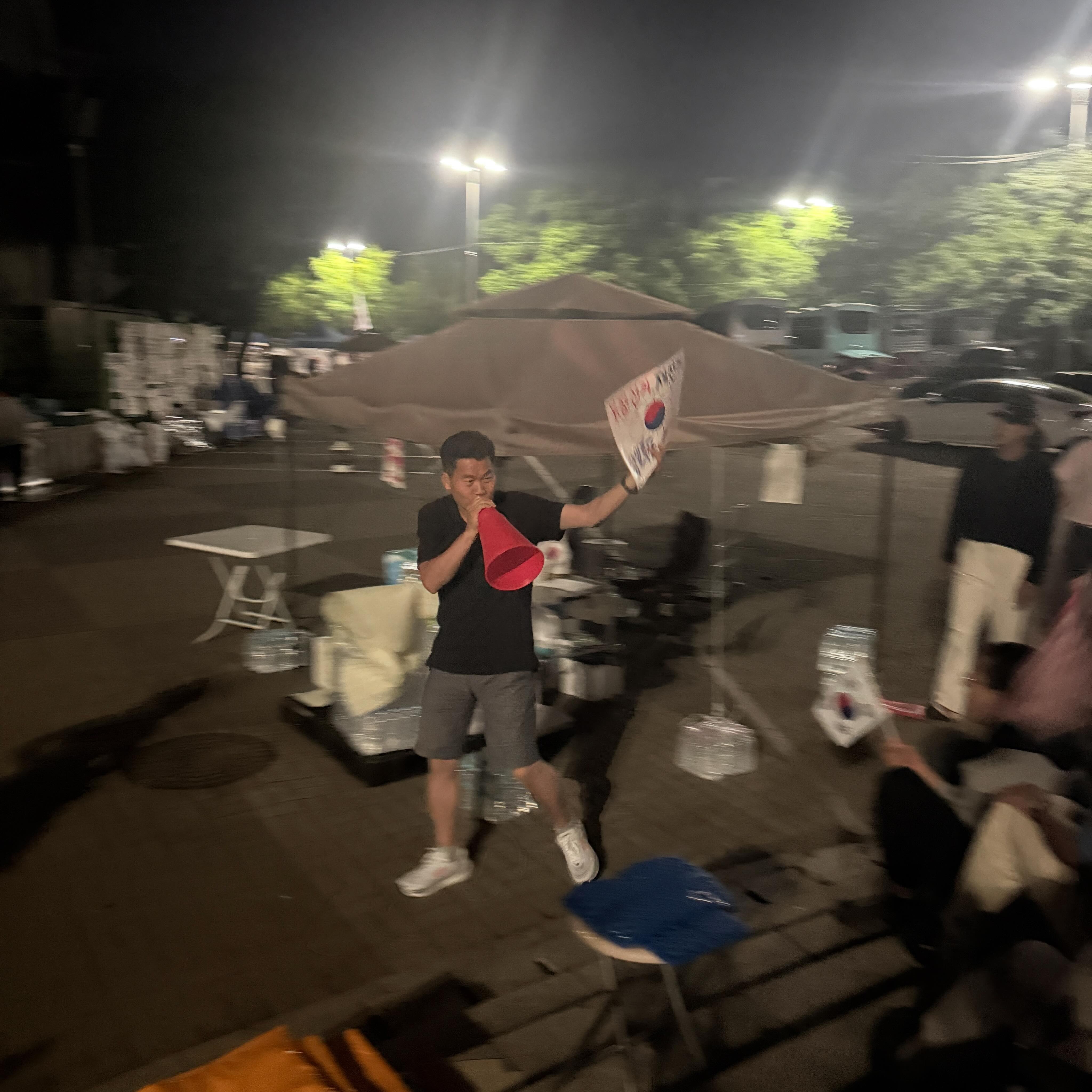 6.24 AM 5:00 새벽반 이만 먼저 들어가겠습니다
1-2 대형 태극기 기수하다가 바로 1-3 대형 태극기 기수 하면서
거의 안쉬고 몇시간동
