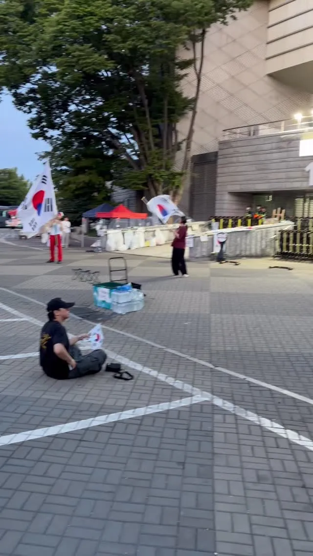 아침이 밝았습다.
애국심 충전 잘하고 갑니다.
안녕히 주무세요.