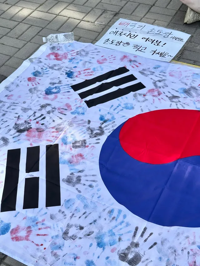 잠실 우성부터 계속 봐온 사람인데
하루하루 스펙타클했는데
지금 올공 너무 조용한 것 같지 않아??
문득 지금 우리가 맞는 길 가는건지 걱정되네ㅜ