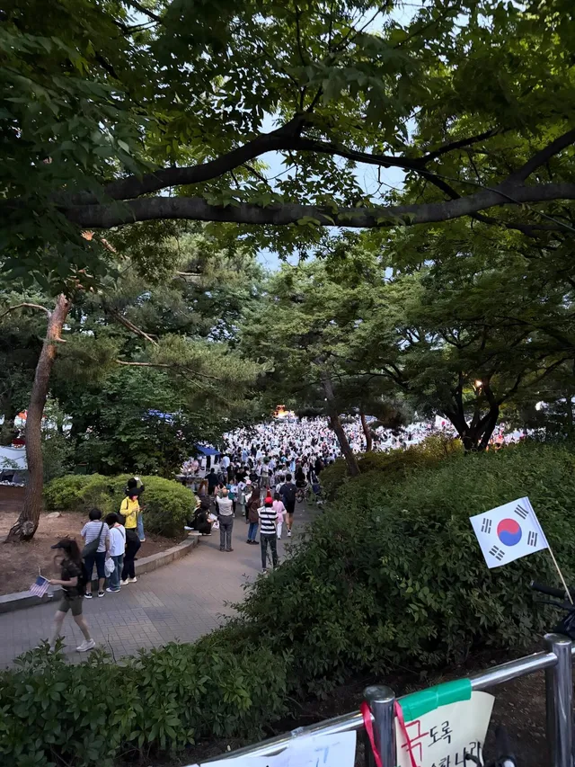 역사 기록
집근처라 거의 매일 출석해서 미래 교과서의 한 장면을 눈에 담을 수 있어서 기분 좋네요😄
멸공!!