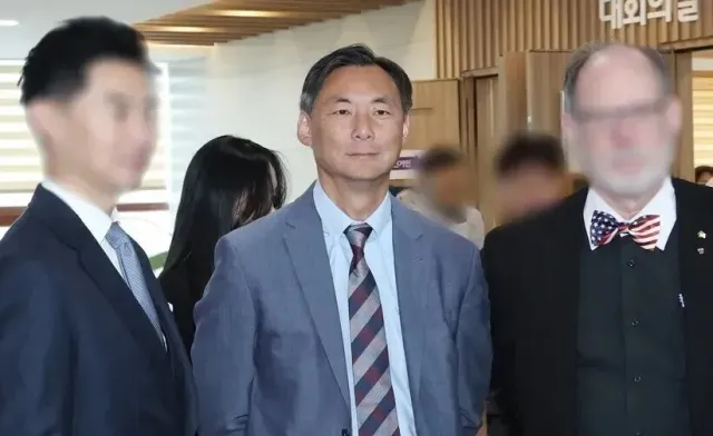 ‘이 대통령 명예훼손’ 모스 탄, 경찰 조사 돌연 불출석…언론 노출에...

이재명 대통령에 대한 허위 발언으로 명예를 훼손했다는 혐의를 받는 