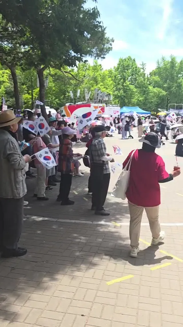 현재 올공! 사람들이 한시간 전보다 많아졌어요