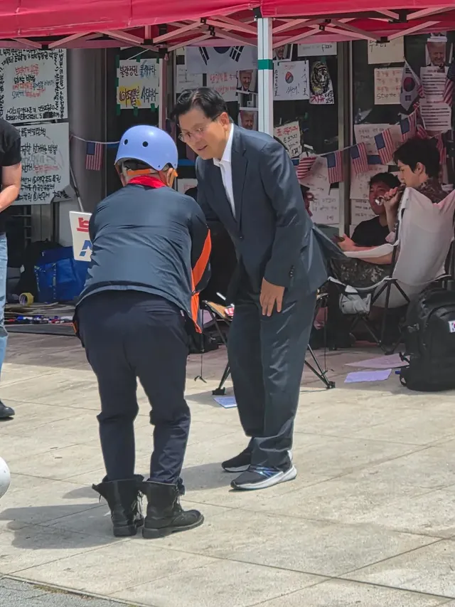 의석 X
돗자리석 O
.
여의도 국회로 출근 X
잠실 올공으로 출근 O