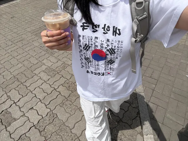 잠시 숨어서 업무 좀 하다가
쓰레기 주울 예정입니당🫡🇰🇷