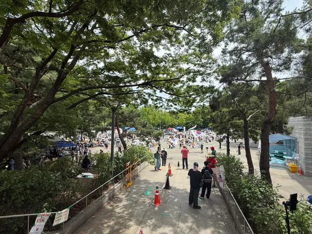 6/24 1:56pm 잠실 실시간!
덥습니다 너무ㅜ

오늘은 화장실 갈때마다 한번씩 찍었는데
언재봐도 뭉클 태극기🇰🇷❤️

목소리가 점점 더