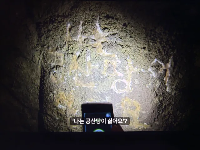 볼게 없어서 하이킥3 다시 정주행 중이었는데 
와 개 소름 진짜 ㄷㄷㄷㄷㄷㄷㄷㄷ
<나는 공산당이 싫어요>‼️‼️‼️‼️‼️
장면 나옴 이게 단순