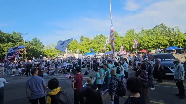 부정선거 음모론자, 극우세력, 폭도 수준;;;
지치지 말자!!!