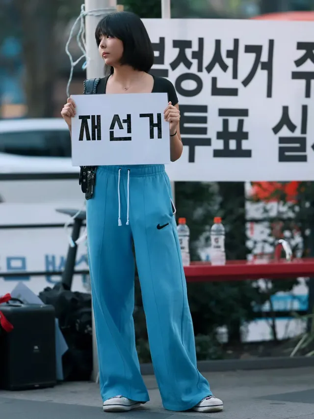 이분 찐 애국자시다 ㄹㅇ..
강남역에서 피켓팅 하고있는데
지나가시다가 올공 구호 외치시더니
이게 당연하다며
친구 기다리는데 기다리는동안만이라도
