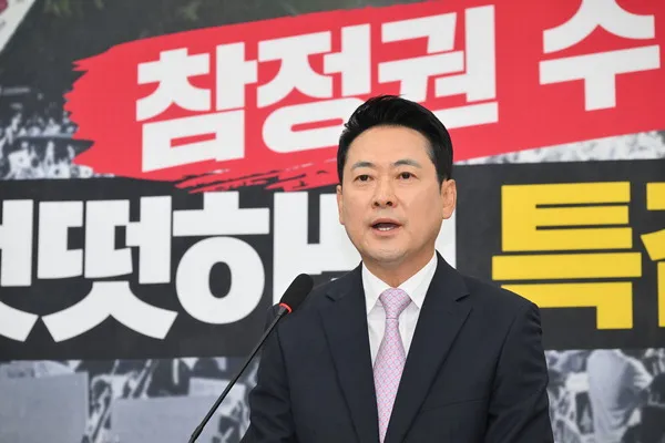 돌아온 국힘 장동혁 사퇴론 일축…“제 거취는 당원들이 결정할 문제”...

- 집안 싸움 아닌 여당 공격 기회  - 내부 반발 해당 행위 간주 