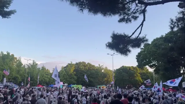 6.24 (수) 오후 7:30 실시간 올공
오히려 열기가 더해진것 같다
솔직히 한동안 되게 우울감과 무력감에 빠졌었는데 그냥 내가 할 수 있는 