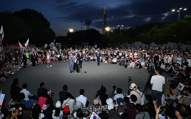 [포토] 출국정지 '모스 탄' 올림픽공원서 기자회견

이재명 대통령 명예훼손 혐의를 받는 모스 탄(단현명) 미국 리버티대 교수가 24일 오후 서