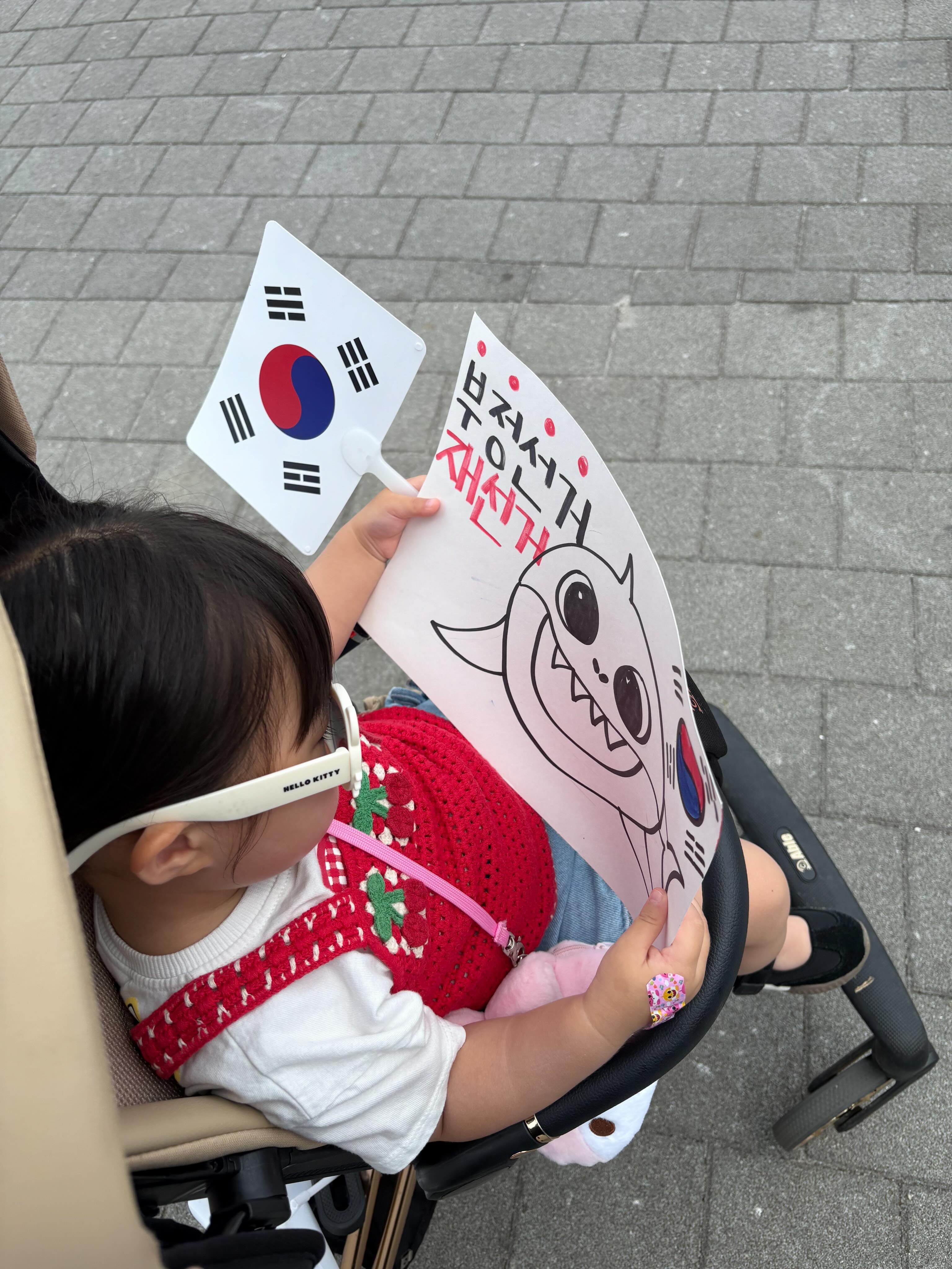 매일 부정선거 할거야 ? 묻고 재선거 하러 가자는 딸
아 미안해 ~~ 아빠 몸살이 낫질 않고 있어 ㅜ
얼른 낫고 올공 다시 나가자 !!