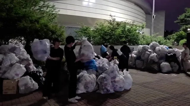 ??? : 에엥?! 거기 사람 많이 모이면 완전 쓰레기장 되는거 아니야?! 딱봐도 엄청 더러워지겠구만 ㅡㅡ 

이분들이 다해주시던데요... 호칭
