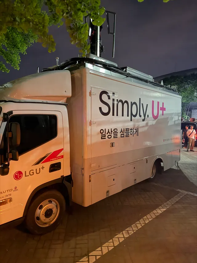 방송 3사가 와야 하는데

통신 3사가 집합했네요 ㅋㅋㅋㅋㅋㅋㅋㅋ

얼마나 많은 사람이 와서 서버 터졌는지 감도안온다 ;::

여러분 

민주주