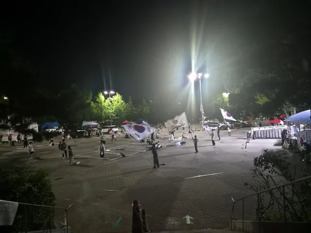 .
#올림픽공원

예배

애국가

부정선거 재선거
당일투표 수개표

그는
곤고한 자의 곤고를
멸시하거나 싫어하지 아니하시며
그 얼굴을 저에게서 