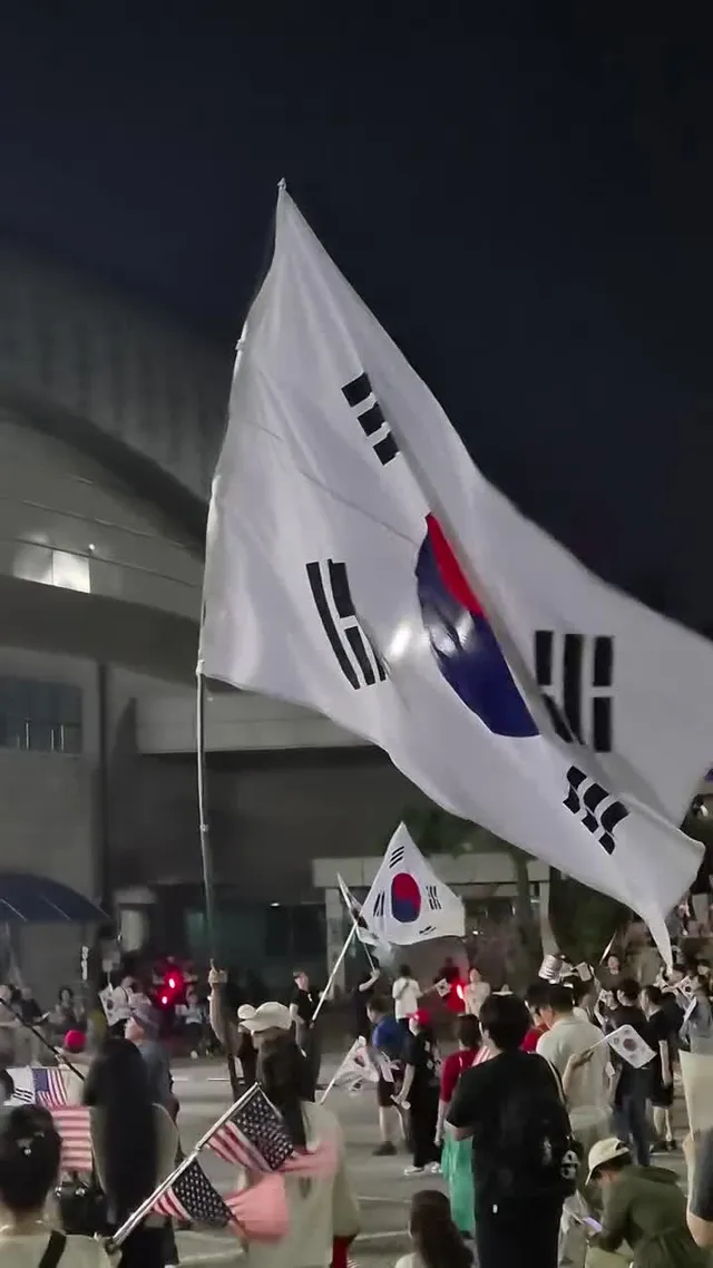 오늘 밤날씨는 참 선선하지만
올공은 여전히 열기가 뜨겁다.

요즘 태극기만 보면 참 울컥하네