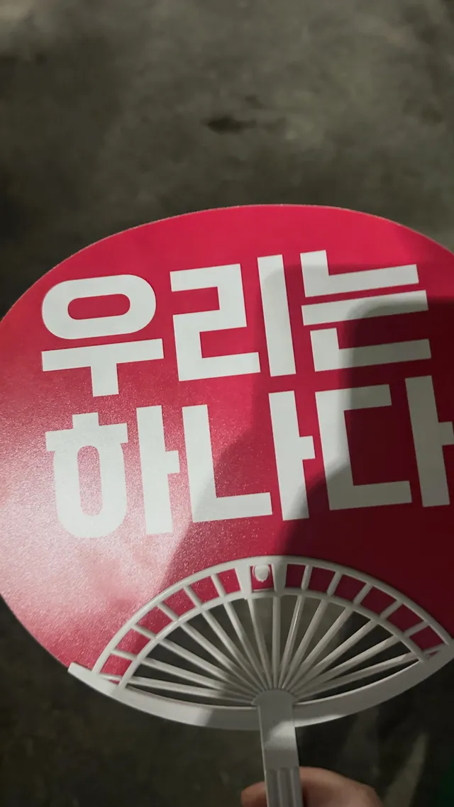 오늘도 여전히 시비 털리는 
기적의 “재선거” 부채

“황교안도 북한사람이에요. 조심하세요”
“난 모르겠고…(흔한 클리셰 ㅋㅋㅋ)”
“황교안 윤
