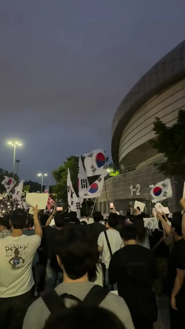 시험기간인데 학점보다 나라가 더 중요해서 나왔어요