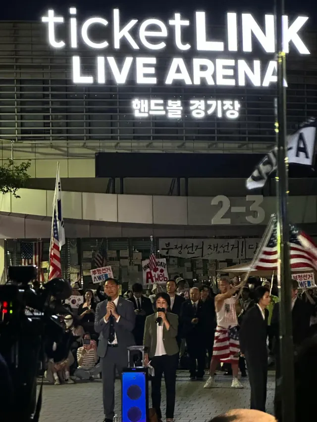 눈물이 나서 꾹 참았다
왜 눈물이 나려 했나

우파분들 저랑 맞팔해요! 함께 민주주의를 지킵시다🇰🇷