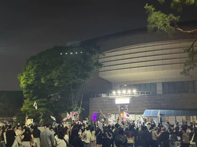 눈물이 나서 꾹 참았다
왜 눈물이 나려 했나

우파분들 저랑 맞팔해요! 함께 민주주의를 지킵시다🇰🇷