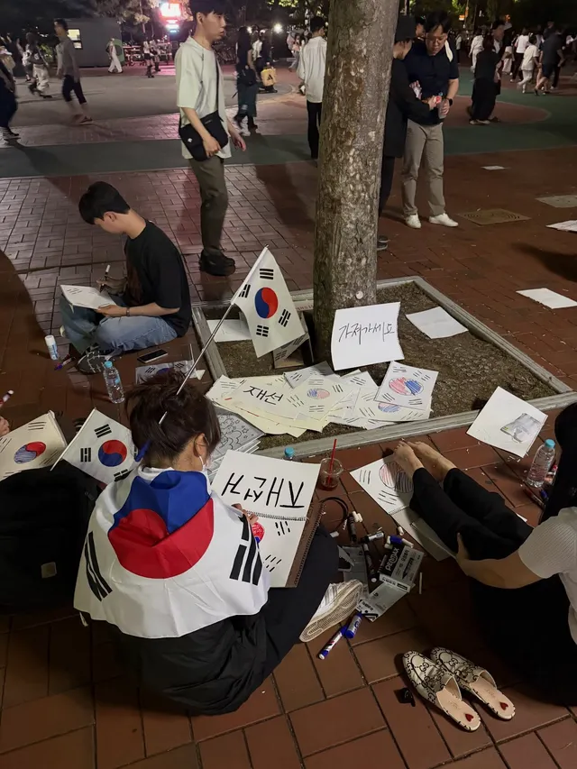 시험기간인데 학점보다 나라가 더 중요해서 나왔어요
